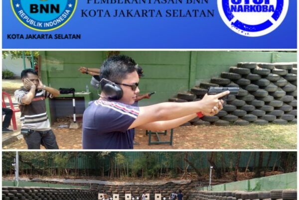 Latihan menembak Tim Pemberantasan BNN Kota Jakarta Selatan.