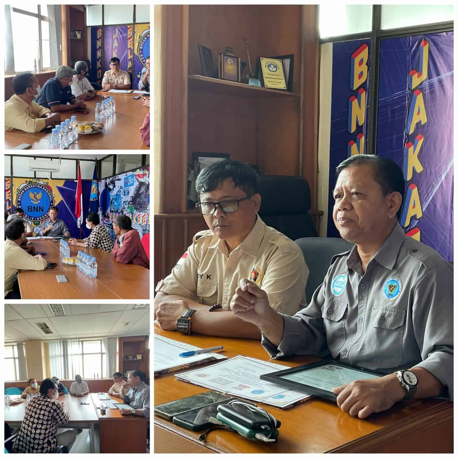 Penandatanganan Komitmen Bersama PWI wilayah Jakarta Selatan dan BNNK Jakarta Selatan Penandatanganan Komitmen Bersama PWI wilayah Jakarta Selatan dan BNNK Jakarta Selatan