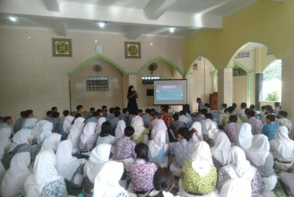 Sosialisasi pencegahan narkoba dalam rangka kegiatan MPLS (Masa Pengenalan Lingkungan Sekolah)