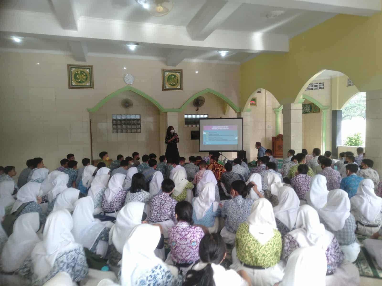Sosialisasi pencegahan narkoba dalam rangka kegiatan MPLS (Masa Pengenalan Lingkungan Sekolah) Sosialisasi pencegahan narkoba dalam rangka kegiatan MPLS (Masa Pengenalan Lingkungan Sekolah)