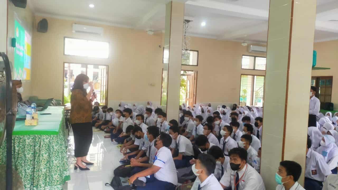 Sosialisasi pencegahan narkoba dalam rangka kegiatan MPLS (Masa Pengenalan Lingkungan Sekolah) Sosialisasi pencegahan narkoba dalam rangka kegiatan MPLS (Masa Pengenalan Lingkungan Sekolah)
