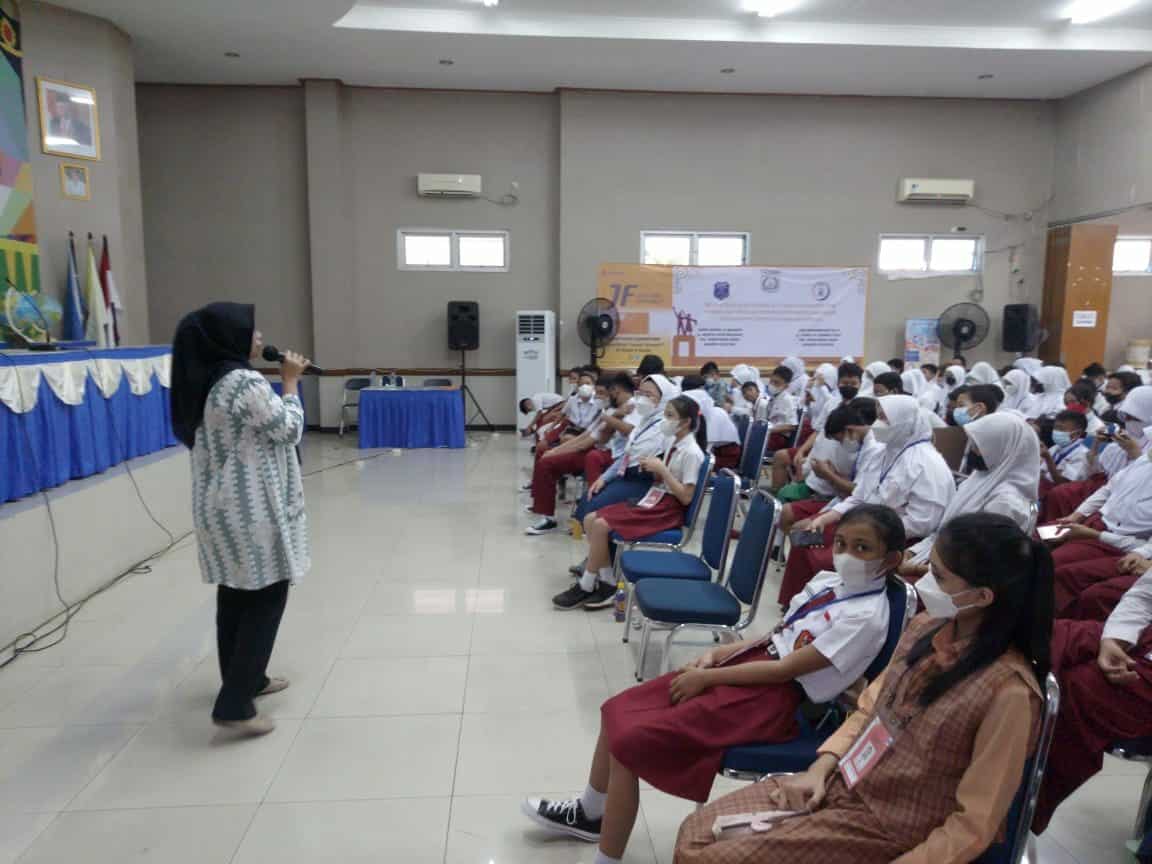 Sosialisasi pencegahan narkoba dalam rangka kegiatan MPLS (Masa Pengenalan Lingkungan Sekolah) Sosialisasi pencegahan narkoba dalam rangka kegiatan MPLS (Masa Pengenalan Lingkungan Sekolah)