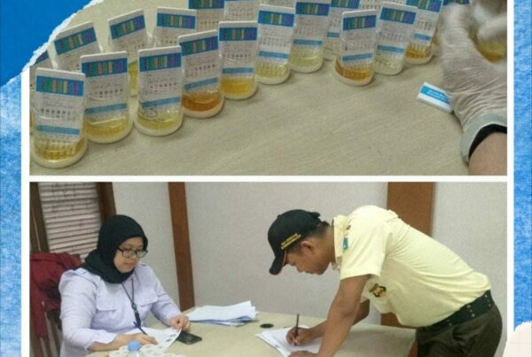Pelaksanaan kegiatan test urine di Unit Pengelola Kawasan Perkampungan Budaya Betawi Jagakarsa Pelaksanaan kegiatan test urine di Unit Pengelola Kawasan Perkampungan Budaya Betawi Jagakarsa