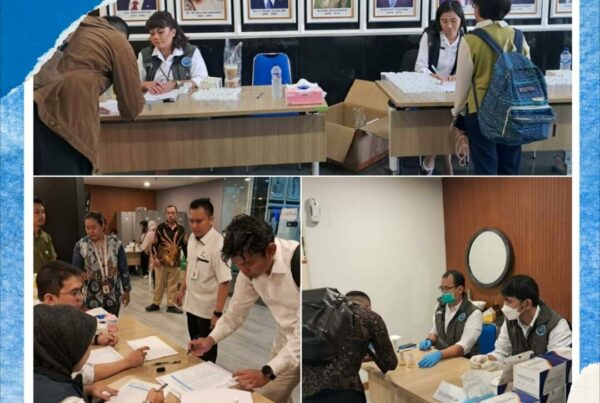 Pelaksanaan kegiatan test urine di Kementerian Bappenas , Kuningan Jakarta Selatan